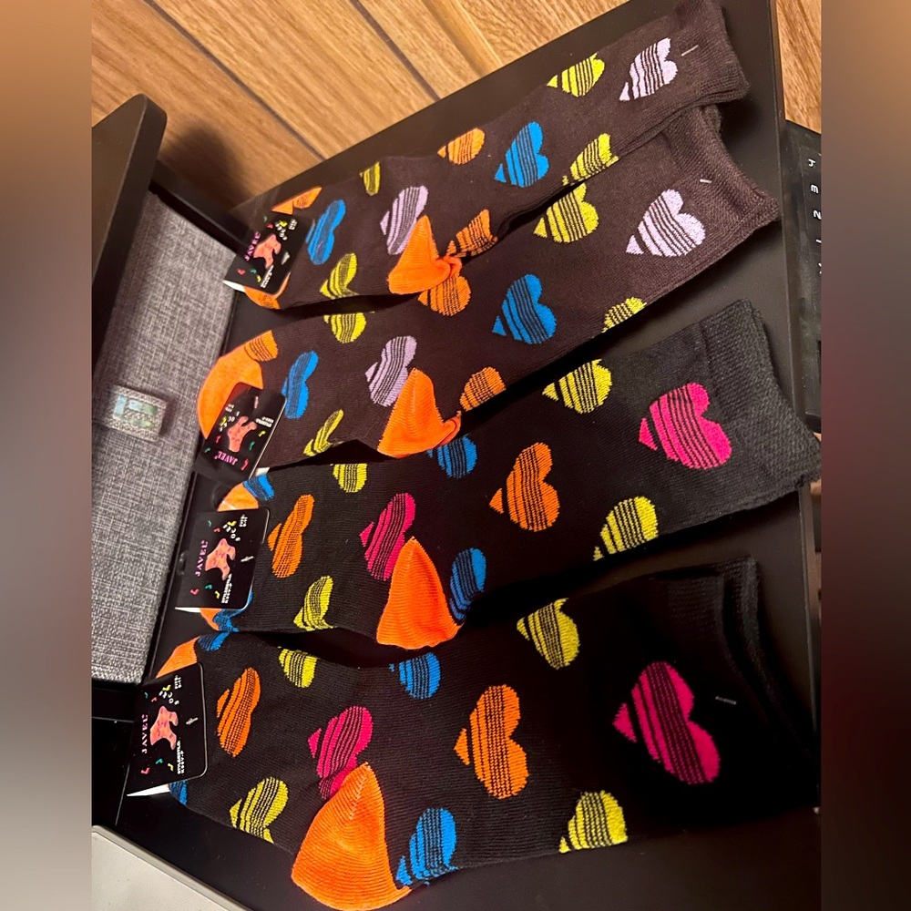 Women’s heart socks size 9-11 / 4 pairs